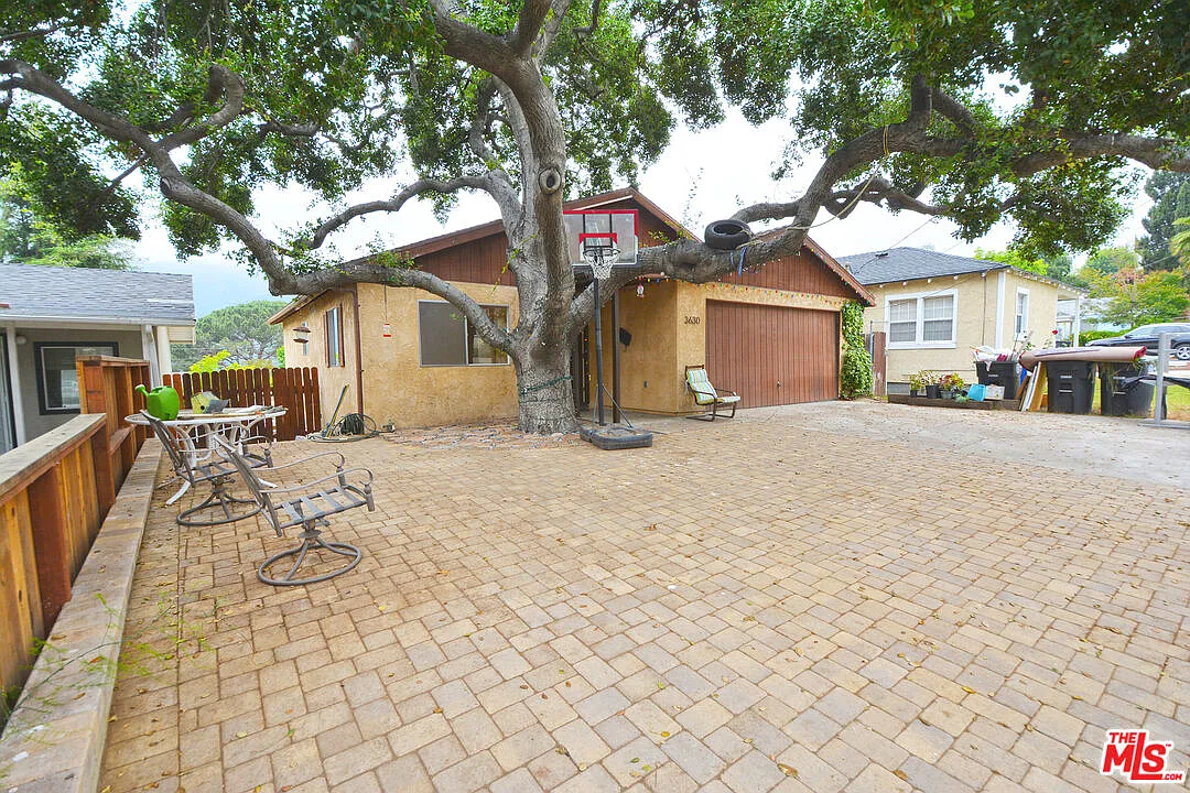 2 bed, 1.5 bath, 1117 sqft, $4,000 — Photo 2
