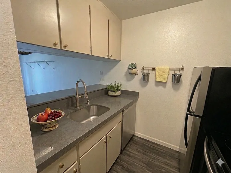 8311 Shelter Creek Ln — Photo 7