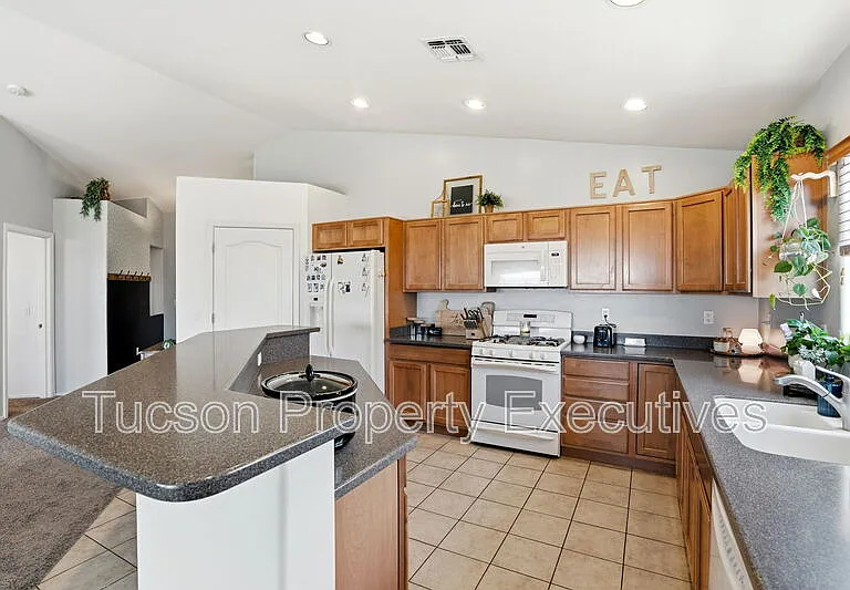 11655 W Stone Hearth St — Photo 17