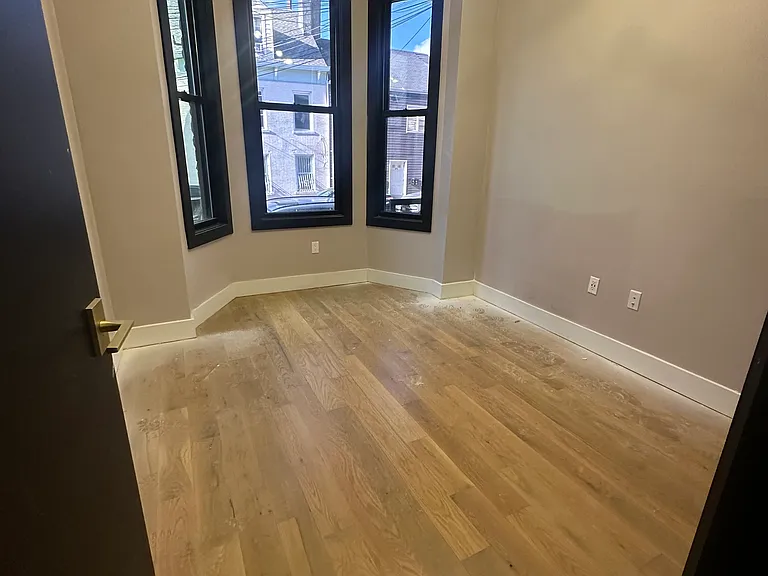 172 New York Ave #1RR — Photo 9