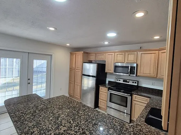 2002 E Willow Dr, Plant City, FL 33566