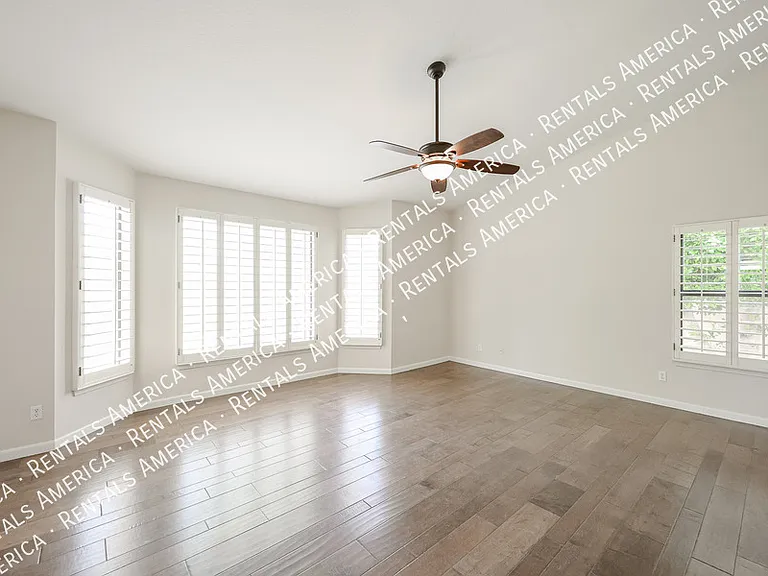 1635 W Wisteria Dr — Photo 26