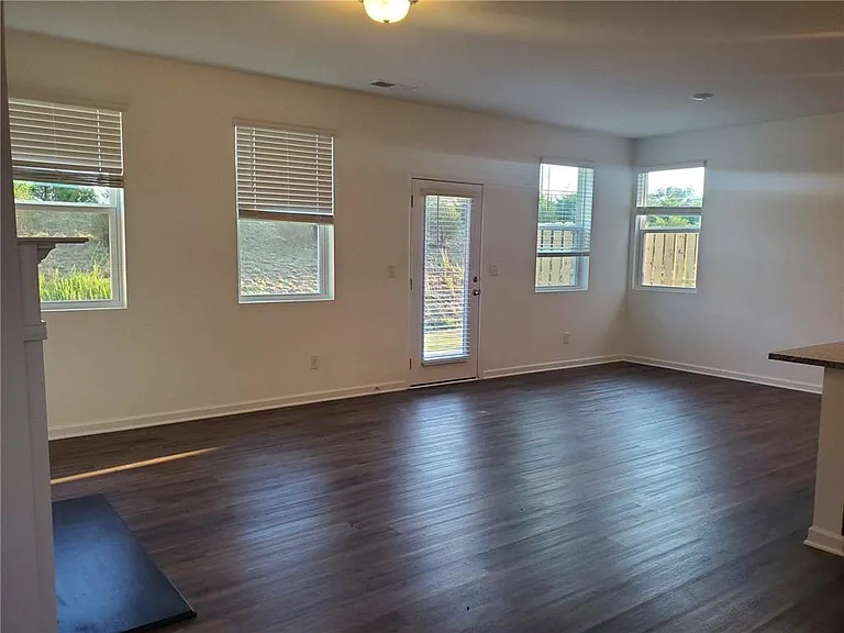 5745 Thornton Dr — Photo 14