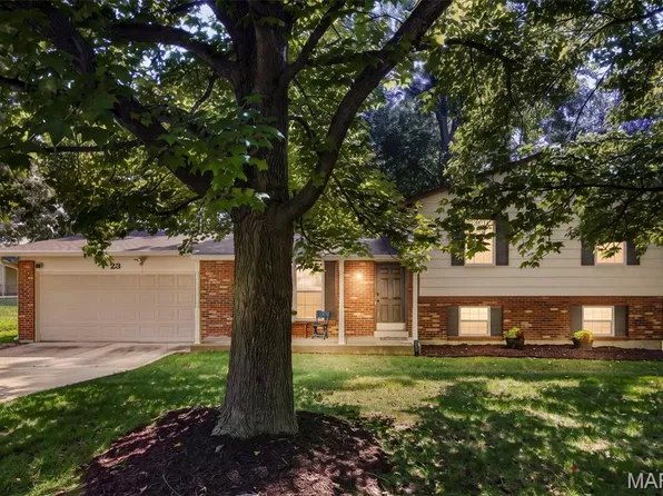 23 Crescent Woods Dr, Saint Peters, MO 63376