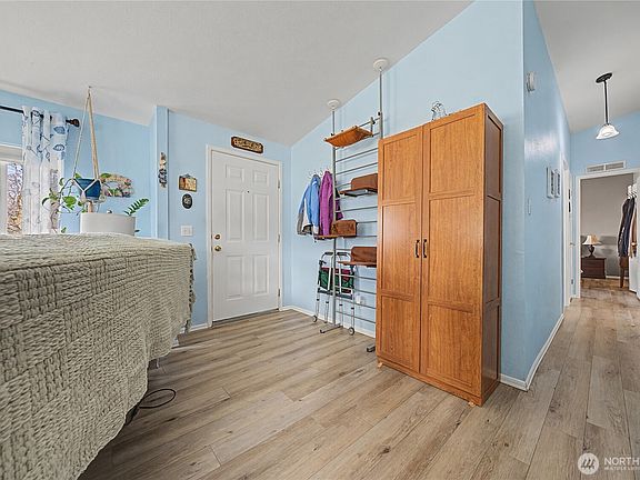 4th image of 7581 Rainier NE