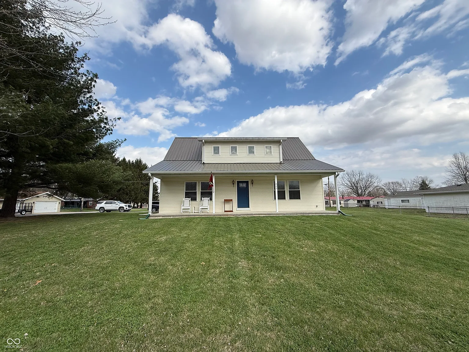 609 N Maple St photo 1