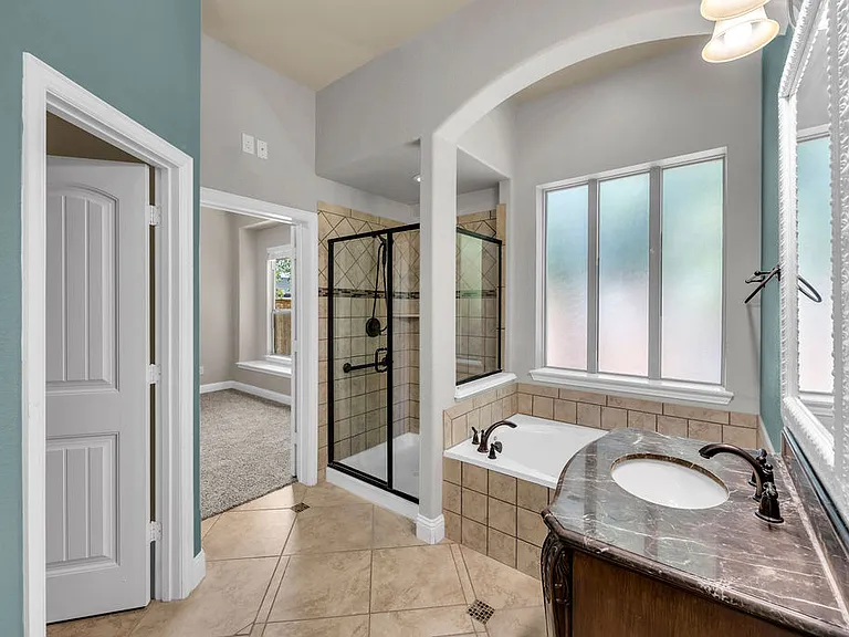 1721 Medina Ln — Photo 35