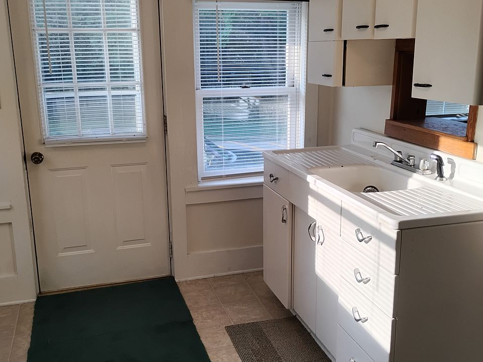 1st image of 331 Pleasant St APT 2