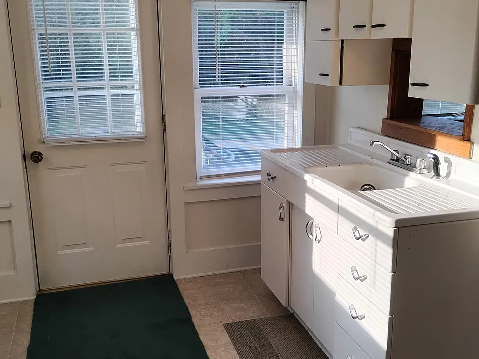 331 Pleasant St #2
