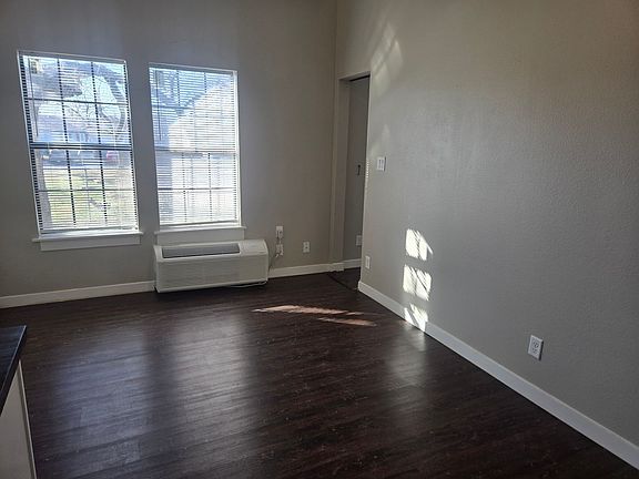 5th image of 707 NW 4th Ave #103