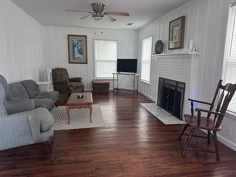 Grayson St — Photo 15