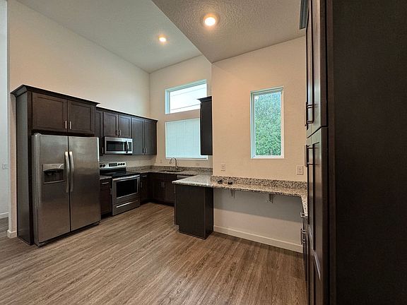 4th image of 359 Churchill Ct