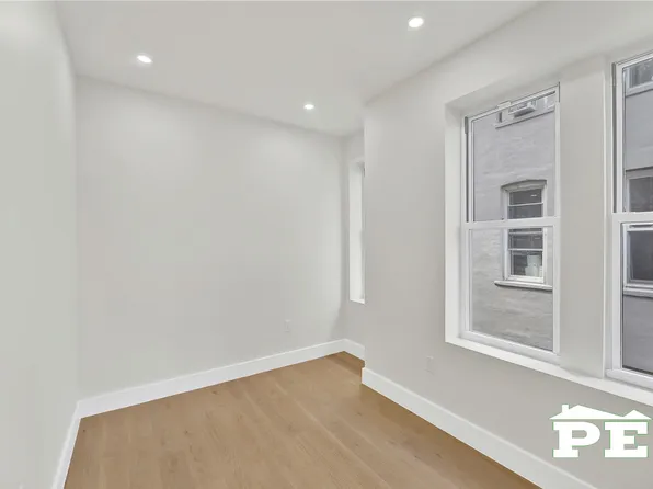 1715 Voorhies Avenue image 26 of 35