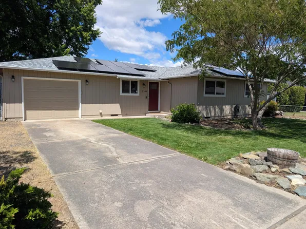 2299 Delta Waters Rd, Medford, OR 97504