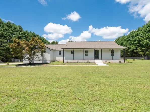 111 Bear Rd, Piedmont, SC 29673