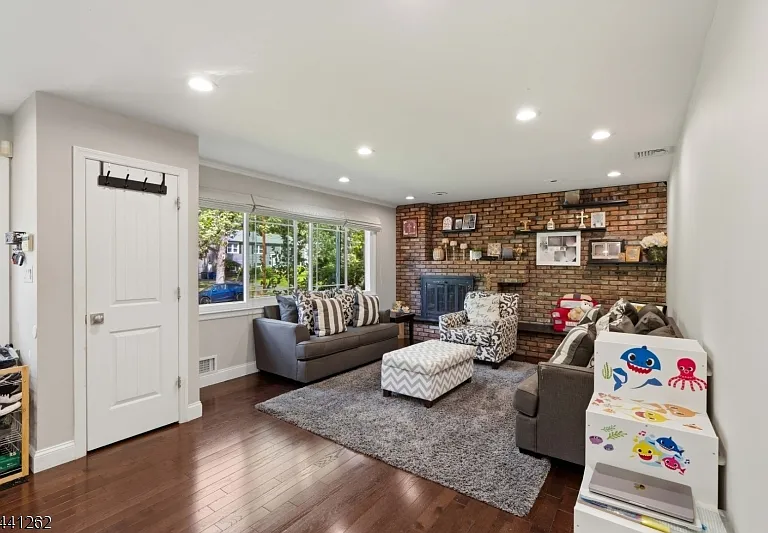 42 Brandon Ave — Photo 3