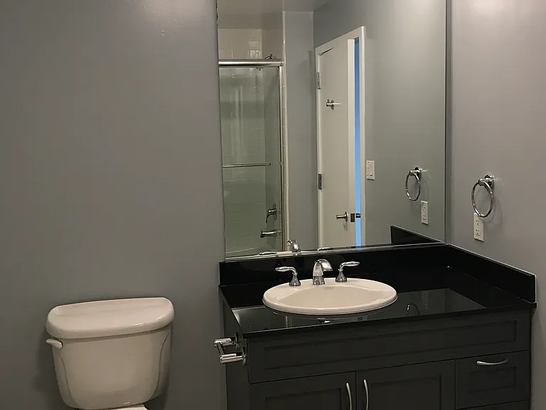 260 King St #1217 — Photo 13