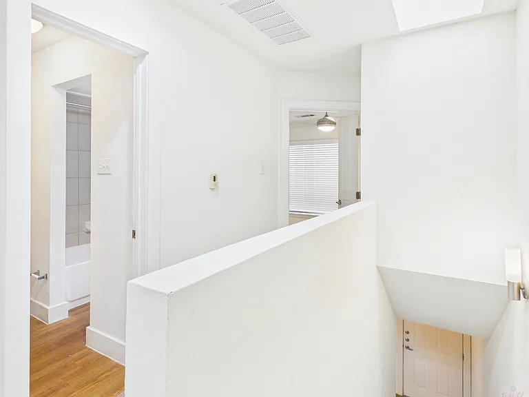 711 W 32nd St — Photo 138