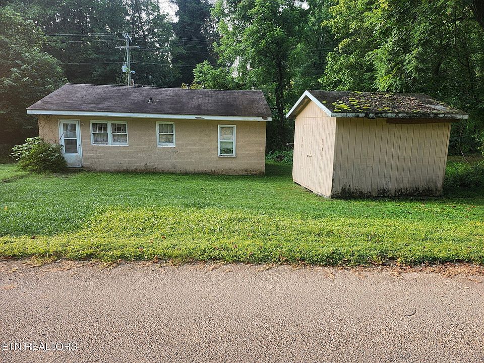 1st image of 679 Hen Valley Rd