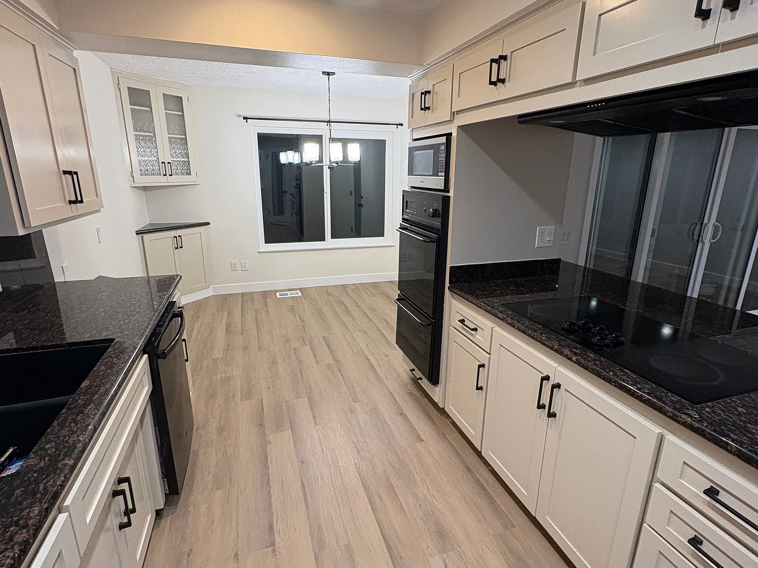 4 bed, 2.5 bath, 2172 sqft, $4,900 — Photo 2