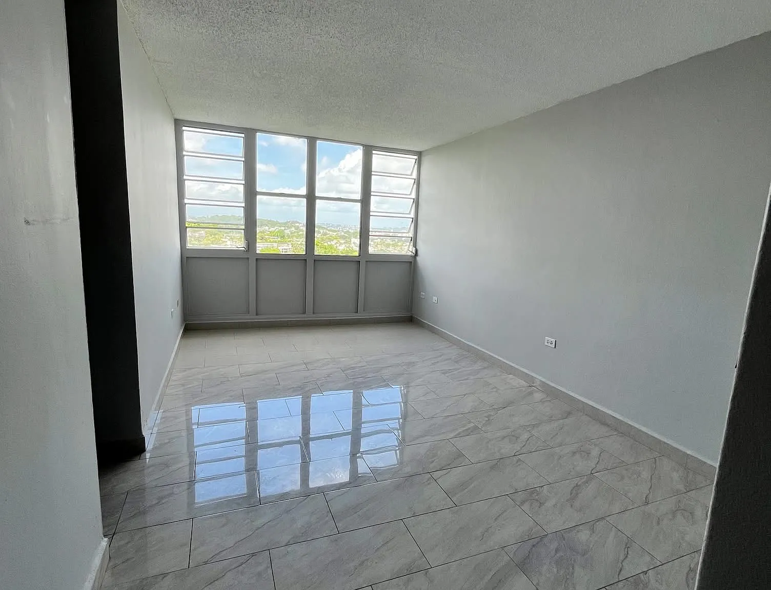 3 bed, 652 sqft, $875 — Photo 3
