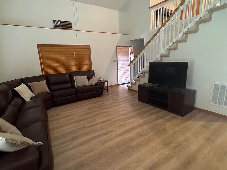 210 A J Ln — Photo 4