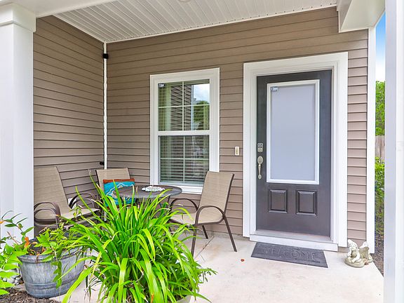 3rd image of 1518 Thoroughbred Blvd