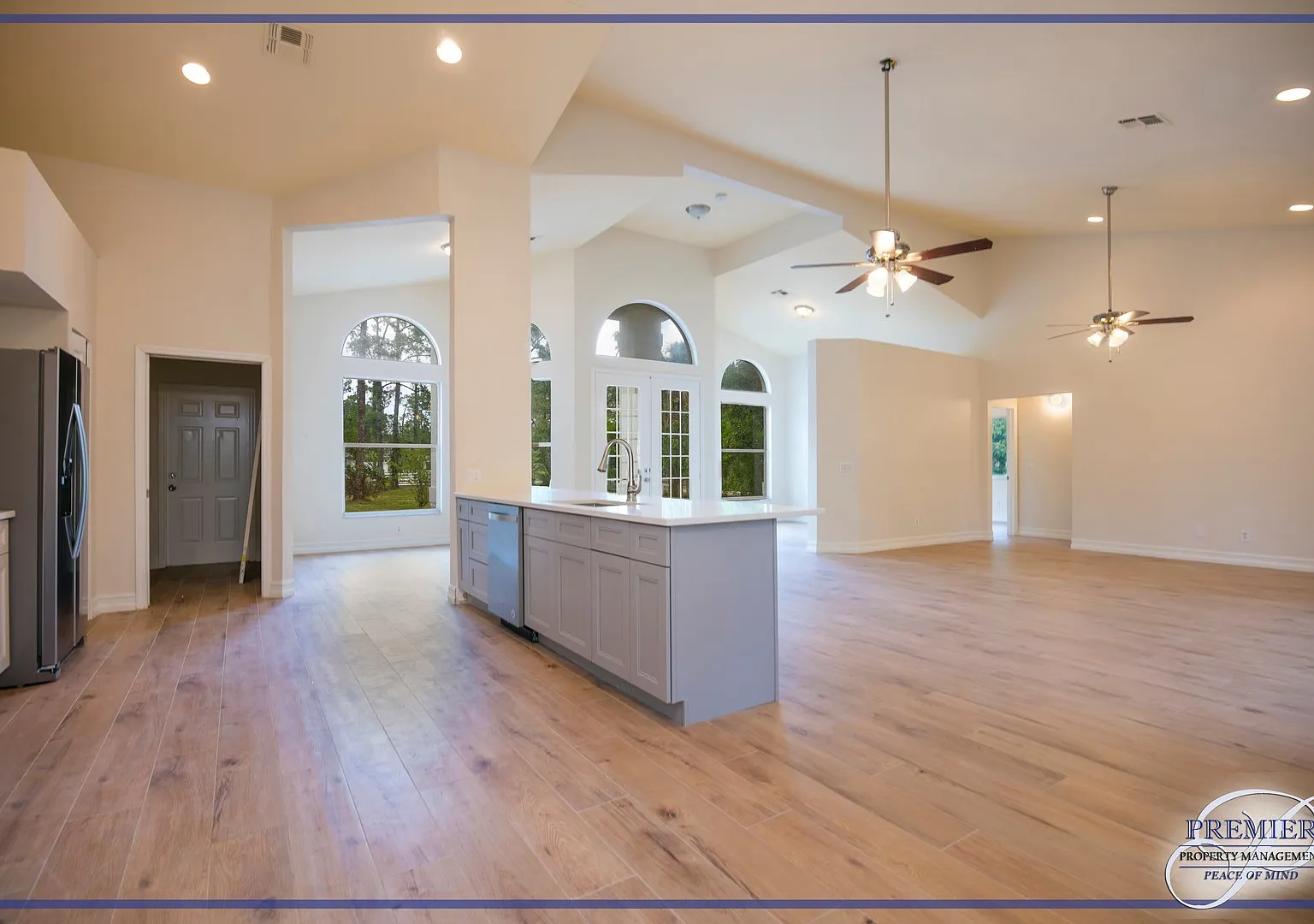 **No Hoa**Unfurnished Annual**Golden Gate Estates**Complete Remodel**3 Bed 2 Bath Home**2.9 Acre ... — Photo 3