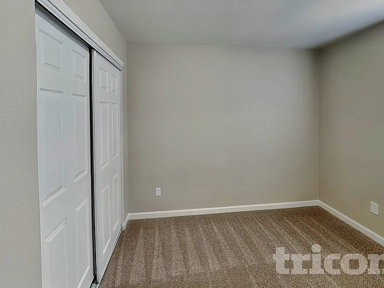 758 Sinclair Dr — Photo 12