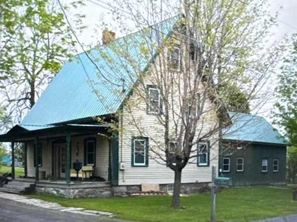 34 Church St, Rouses Pt, NY 12979
