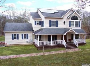 25 Red Maple Rd, Ridge, NY 11961