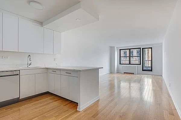 1st image of 7 E 14th St APT 17L