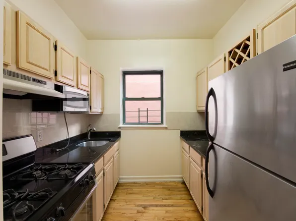 2212 Frederick Douglass Boulevard image 4 of 13