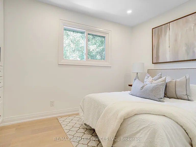 5133 Cherryhill Cres — Photo 24