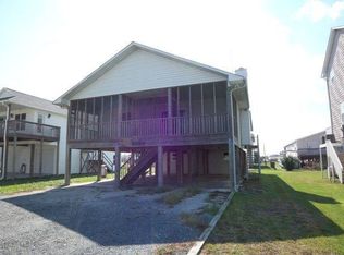 5007 5th St, Surf City, NC 28445