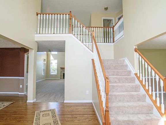 3rd image of 8951 Fox Hollow Ct