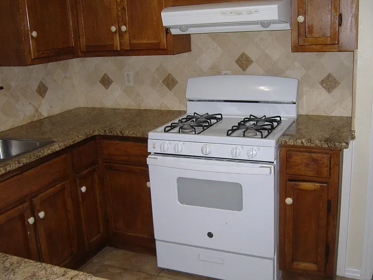 1228 Roundhill Dr — Photo 11