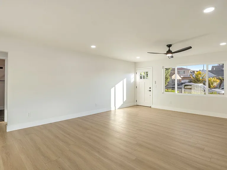 GS - 3129 Emerson — Photo 3