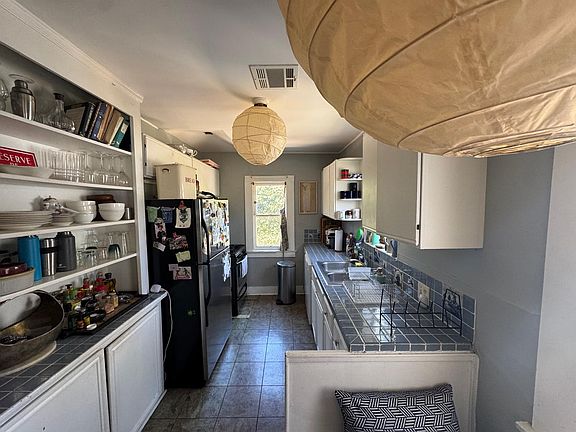 3rd image of 9020 Carson St