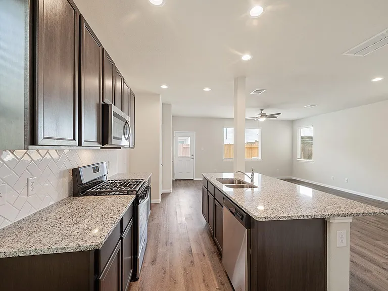 3915 Deledda Dr — Photo 10
