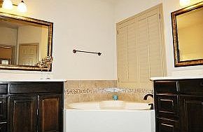 4th image of 1629 Landon Ln
