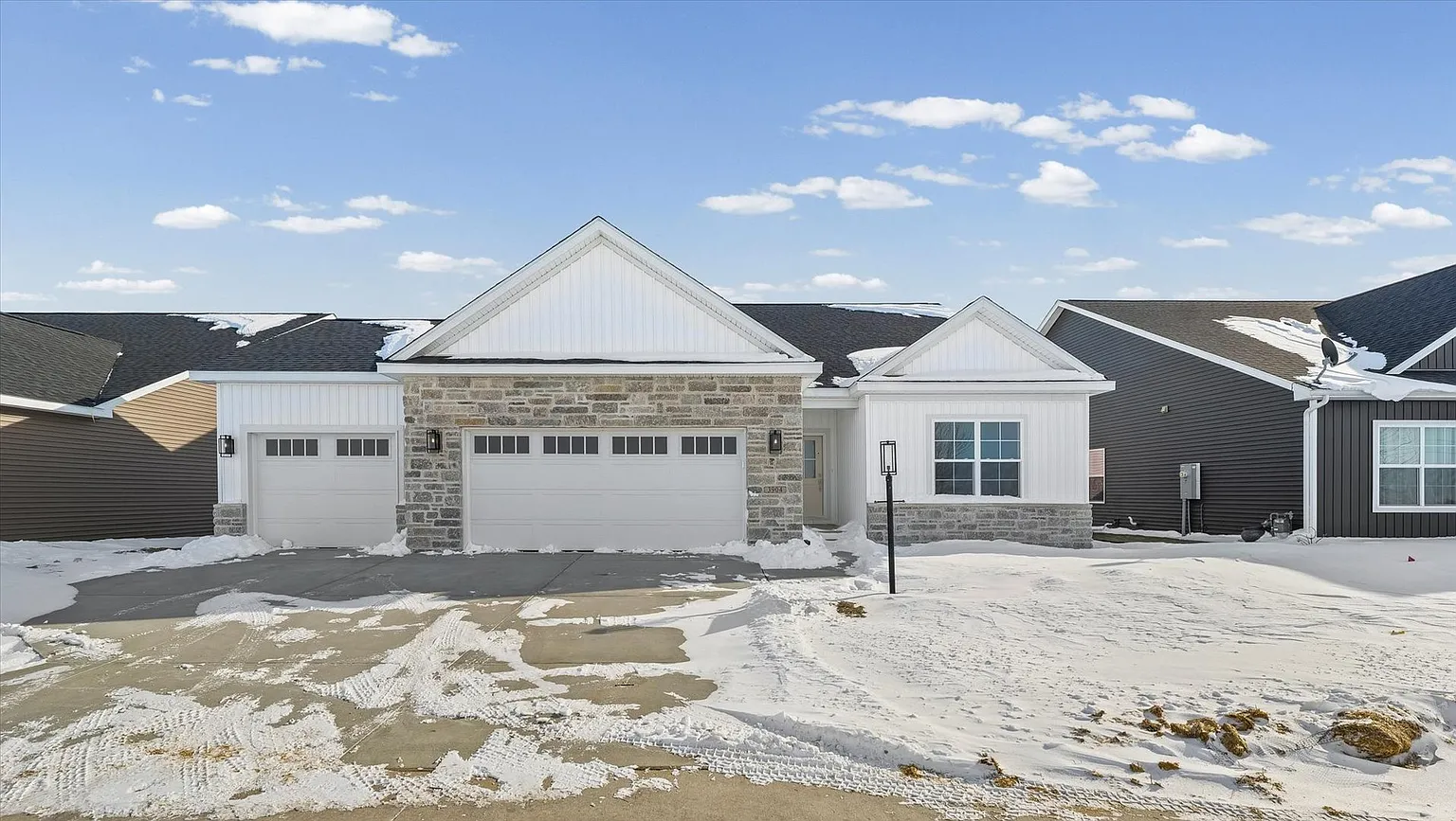 3904 Bay Cir photo 1
