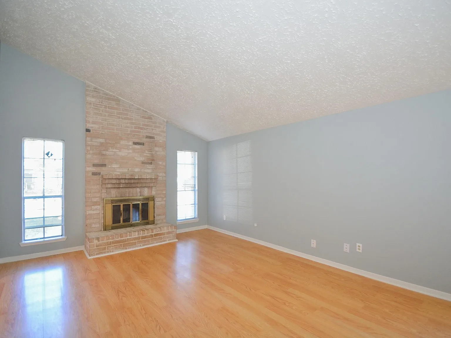 3 bed, 2.0 bath, 1275 sqft, $1,800 — Photo 4