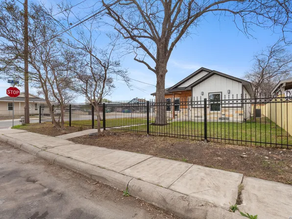 202 Segura, San Antonio, TX 78237