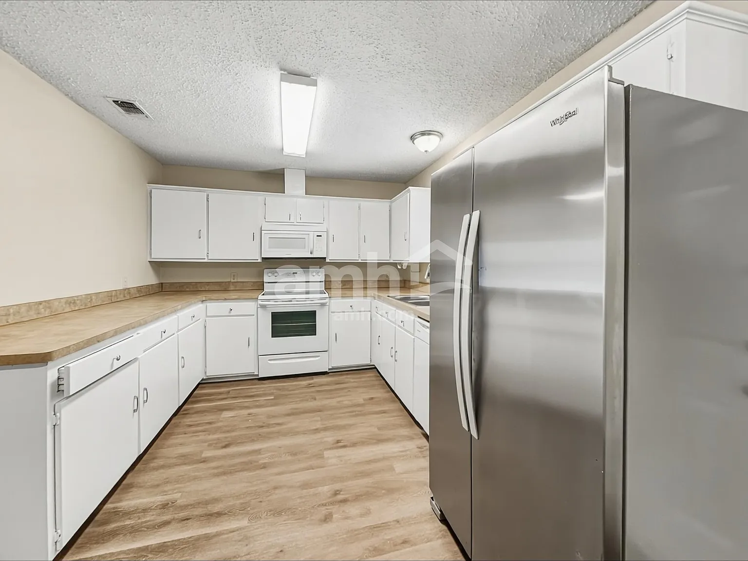 3 bed, 2.0 bath, 1411 sqft, $2,060 — Photo 3