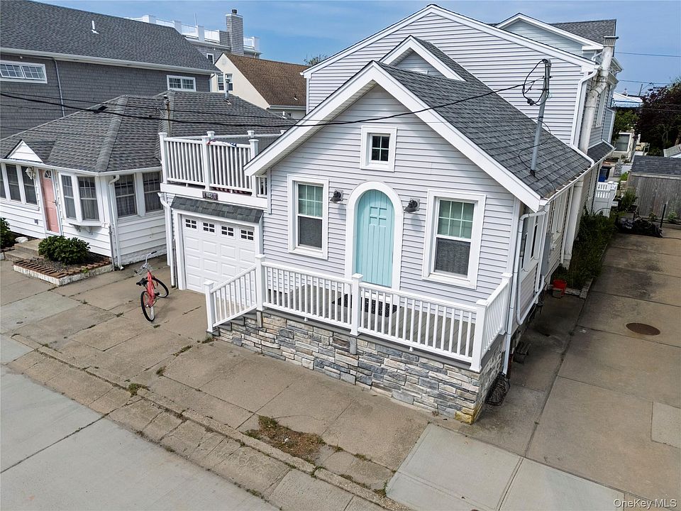 1st image of 129 Hewlett Avenue