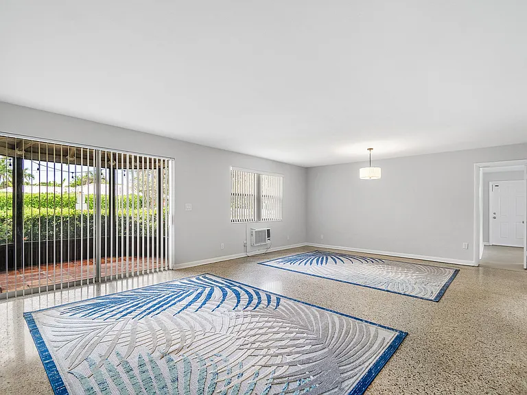 5615 N Ocean Blvd #10 — Photo 7