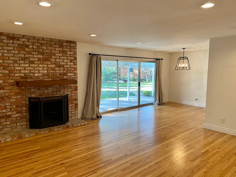 105 Torrey Pine Ct — Photo 11