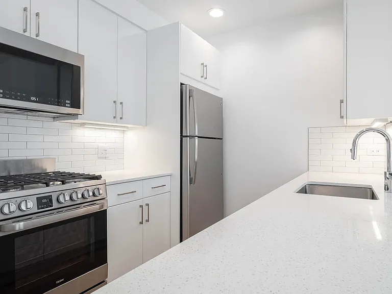 600 Washington St #209 — Photo 7