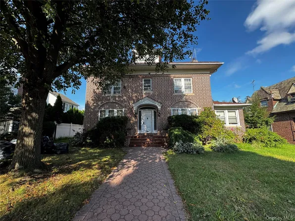 8833 195th Street, Hollis, NY 11423